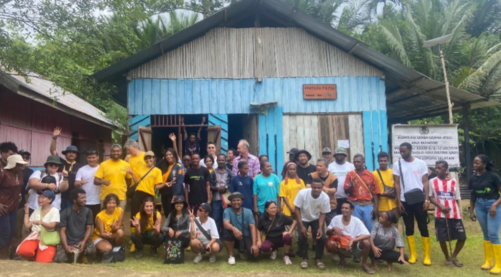 Les derniers gardiens des forêts tropicales tirent l’alarme : voici l’appel mondial des jeunes peuples autochtones depuis la Papouasie